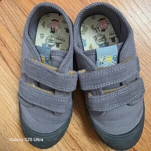 NWOT Wonder Nation gray canvas, velcro closure slip on sneakers sz‎ 11